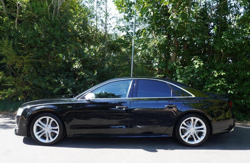 Audi S8 view 3