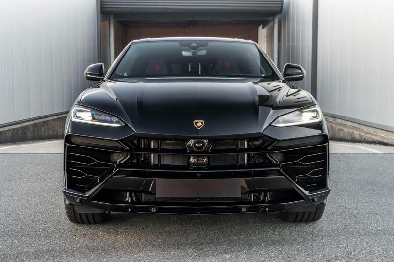 Lamborghini Urus view 2