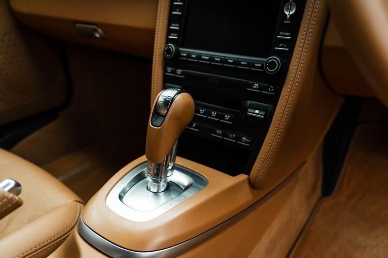 Porsche 911 view 7