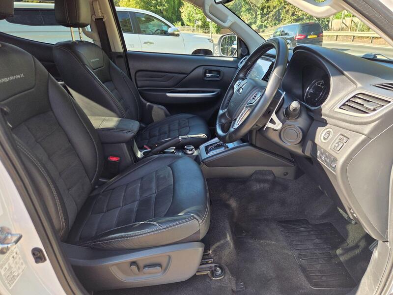 Mitsubishi L200 view 2