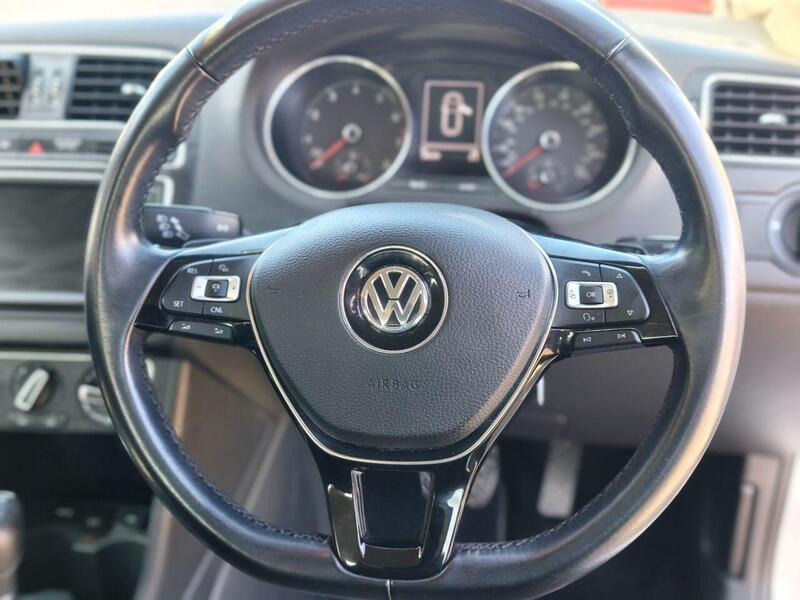 Volkswagen Polo view 3