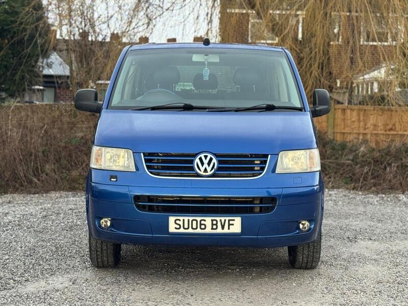 Volkswagen Transporter view 4