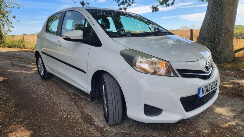 2012 Toyota Yaris — photo 14