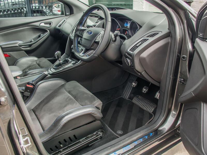 Ford Focus view 3