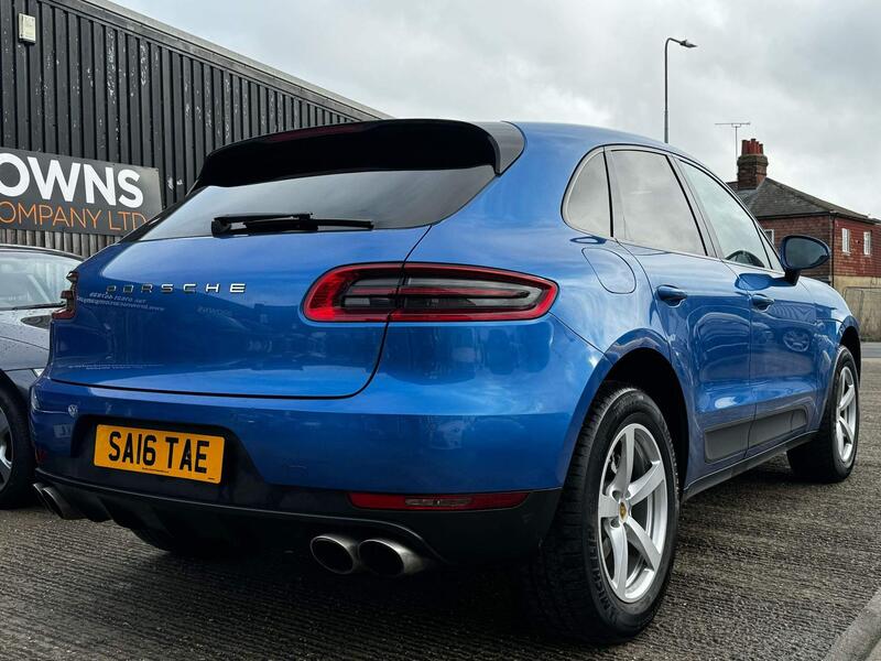 Porsche Macan view 5
