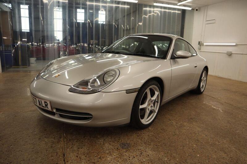Porsche 911 view 9