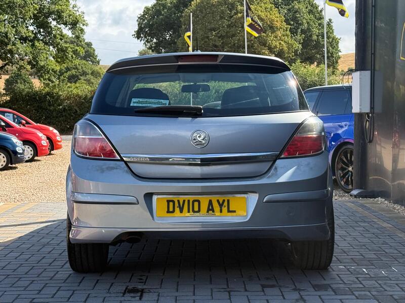 Vauxhall Astra view 4