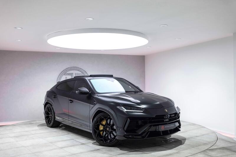 Lamborghini Urus view 5