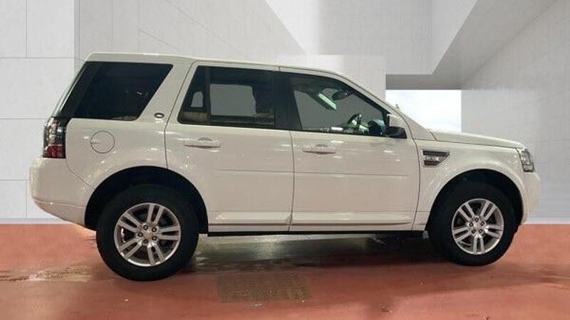 Land Rover Freelander 2 view 5