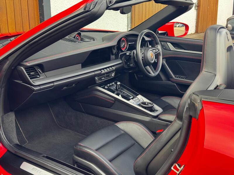 Porsche 911 view 3