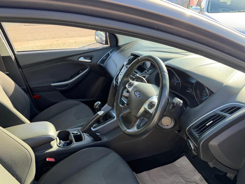 Ford Focus view 3