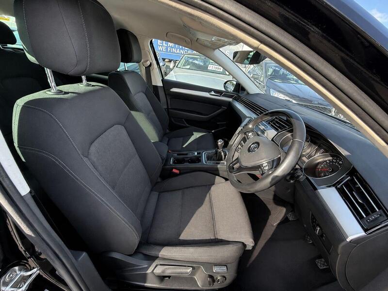 Volkswagen Passat view 2