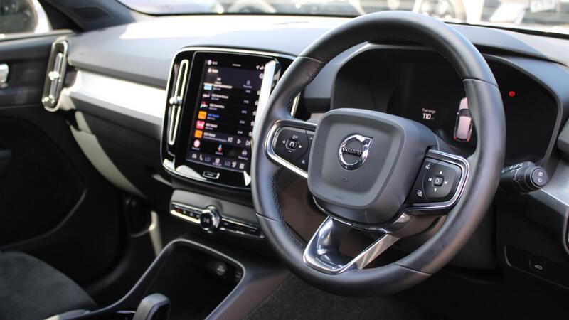 Volvo XC40 view 4