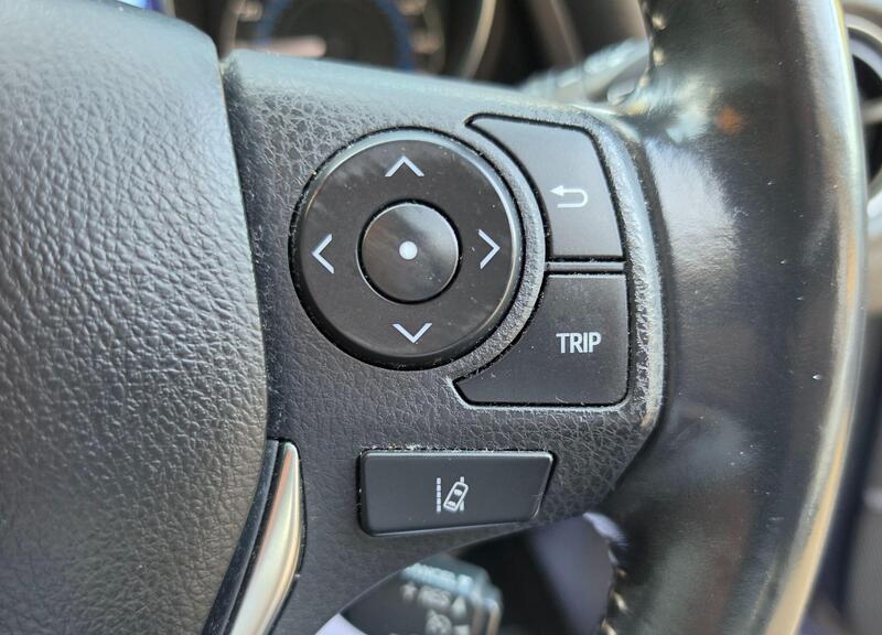 Toyota Auris 1.8 VVT-h Icon Tech CVT Euro 6 (s/s) 5dr thumbnail 32