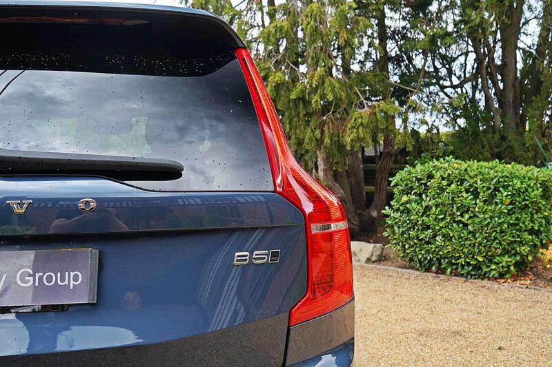 Volvo XC90 view 5