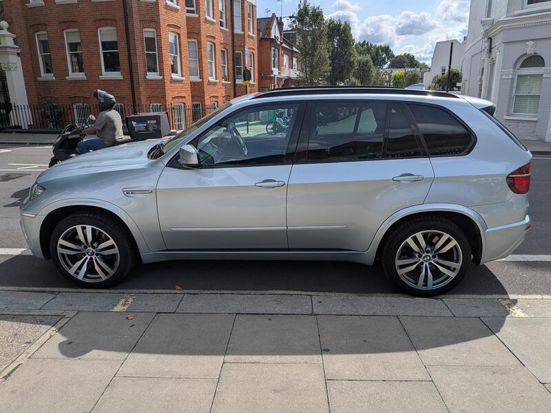 BMW X5 M view 4