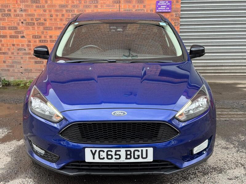 Ford Focus view 3
