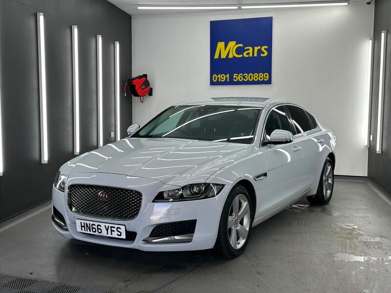 Jaguar XF view 3