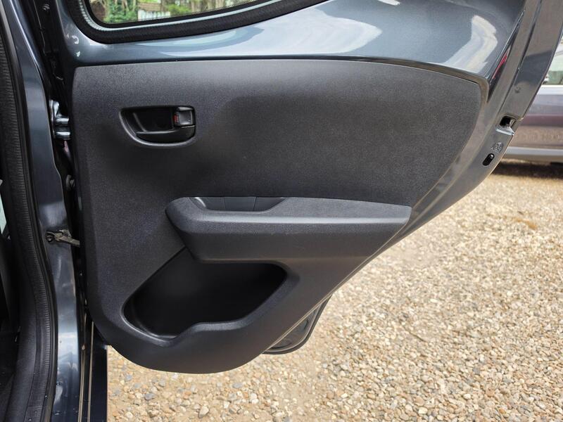 Toyota AYGO 1.0 VVT-i x-play Euro 5 5dr Euro 5 thumbnail 23