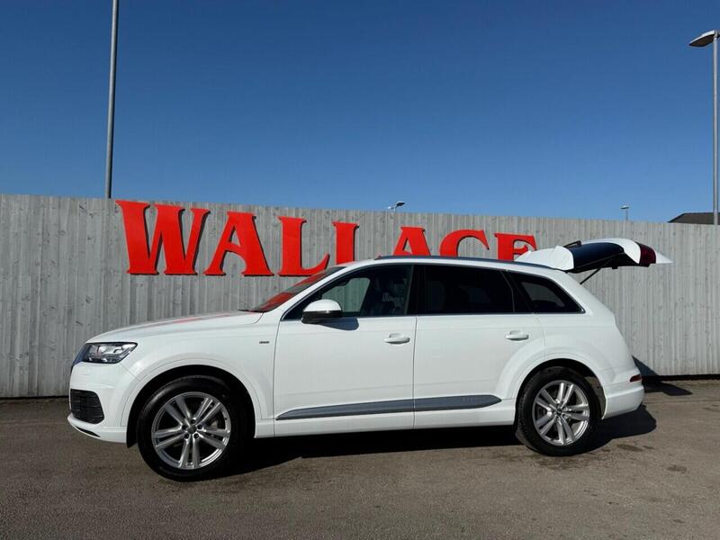 Audi Audi Q7 view 4