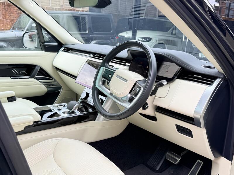 Land Rover Range Rover view 2