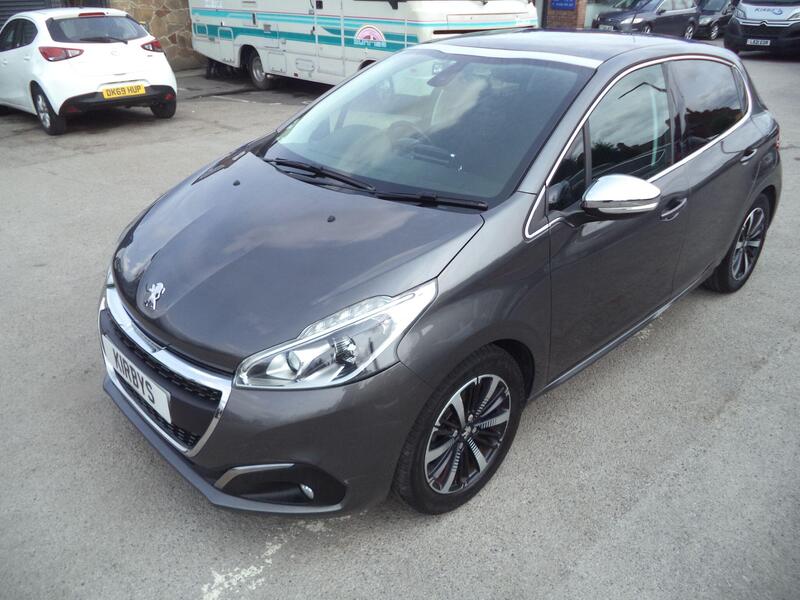 Peugeot 208 view 3