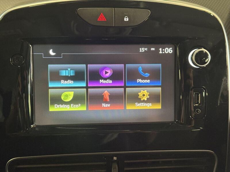 Renault Clio view 24