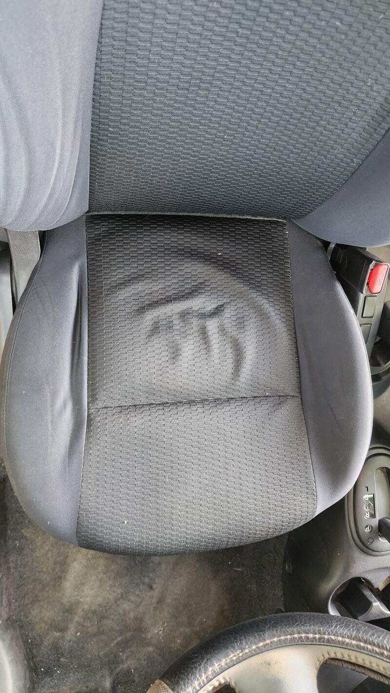 2011 Nissan Micra — photo 32