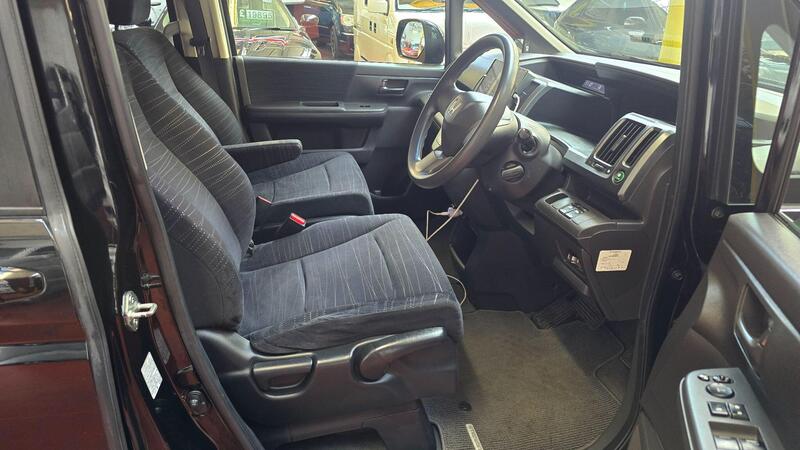 Honda Stepwagon view 5