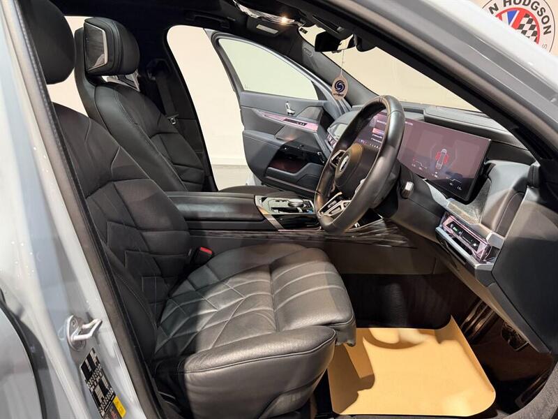 BMW I7 view 6