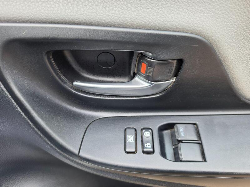 Toyota Yaris 1.33 Dual VVT-i Icon Euro 5 5dr Euro 5 thumbnail 37