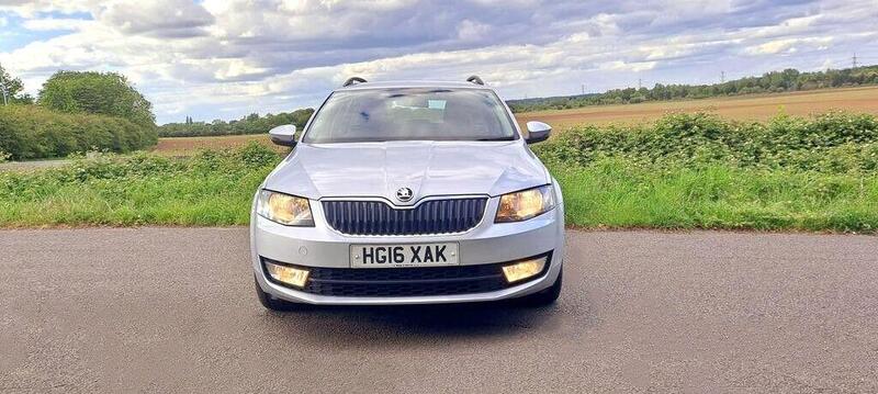 Skoda Octavia view 3