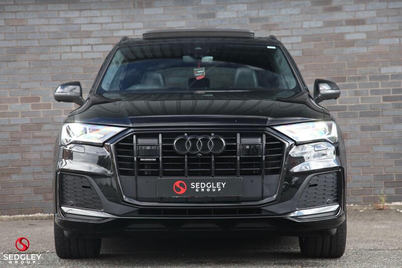Audi Q7 view 4