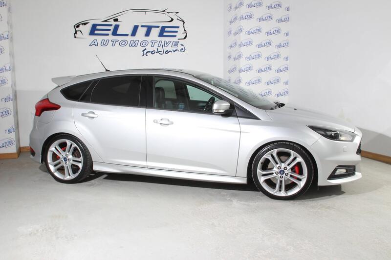 Ford Focus view 2
