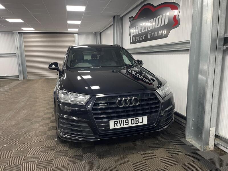 Audi Audi Q7 view 4