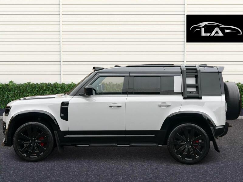 Land Rover Defender 110 view 3
