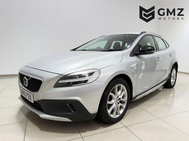Volvo V40 Cross Country view 3