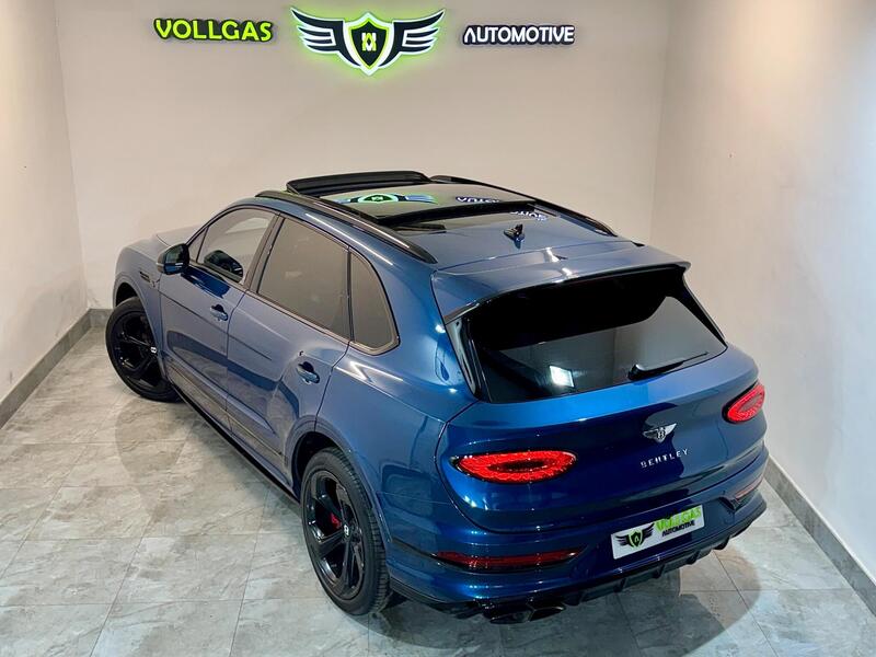 Bentley Bentayga view 4