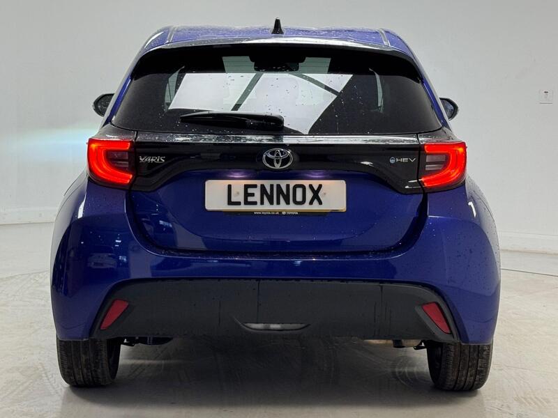 Toyota Yaris view 3