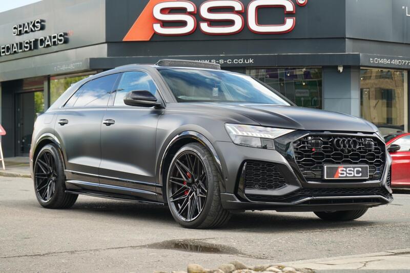 Audi RS Q8 view 4