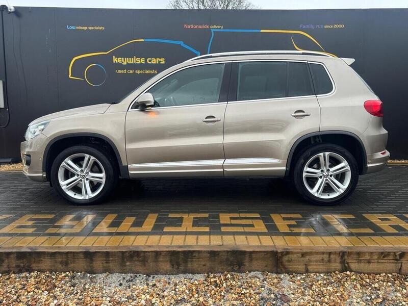 Volkswagen Tiguan view 2