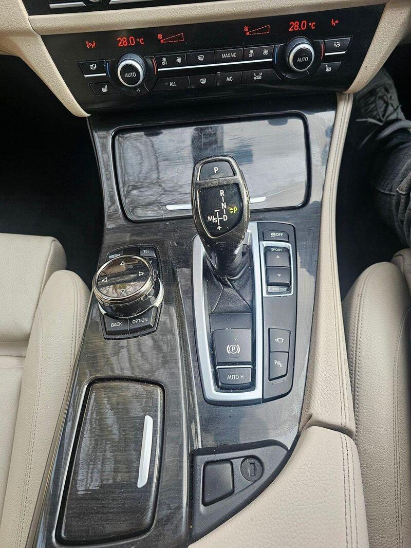 BMW 5 Series view 13