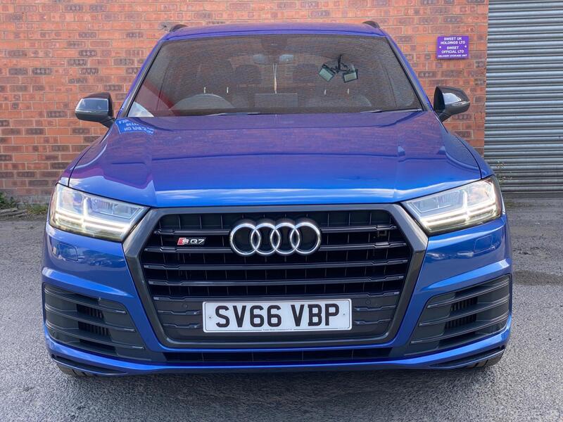 Audi SQ7 view 3