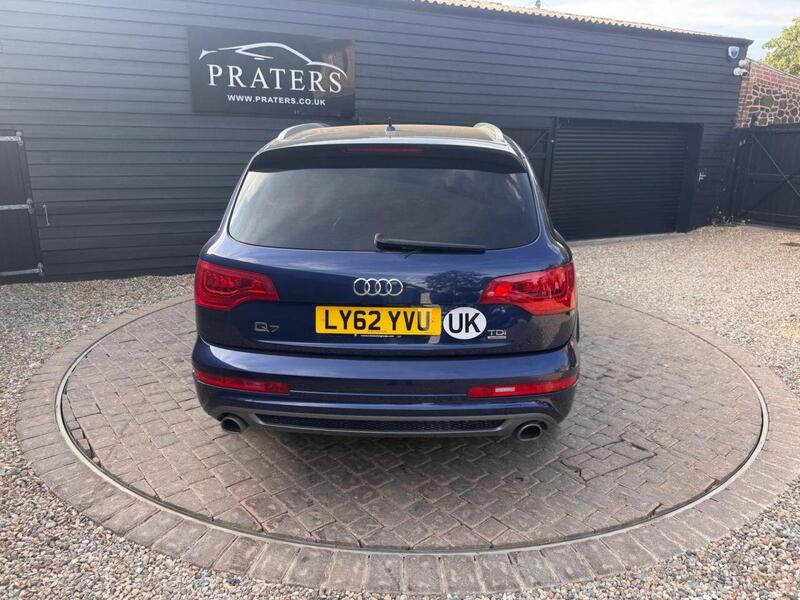 Audi Audi Q7 view 4