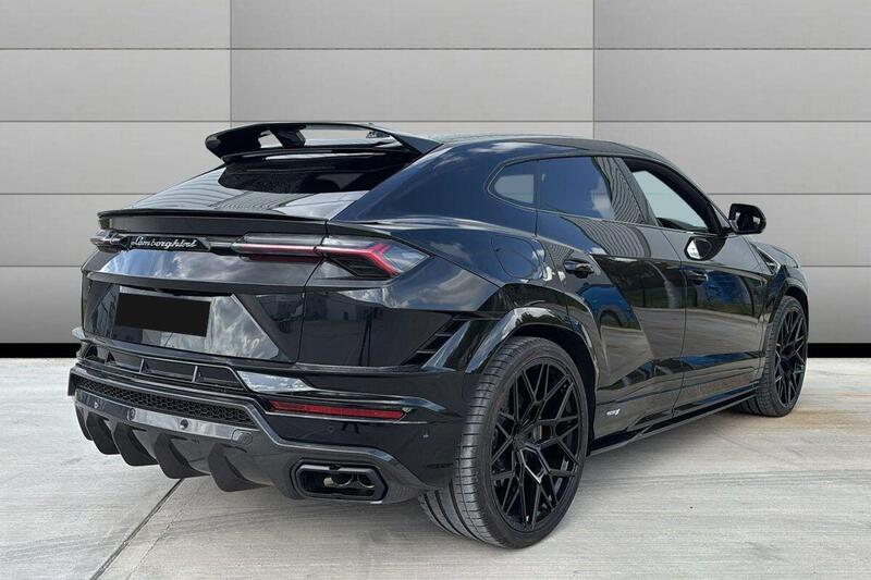 Lamborghini Urus view 6