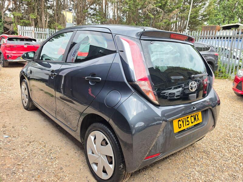 Toyota AYGO 1.0 VVT-i x-play Euro 5 5dr Euro 5 thumbnail 6