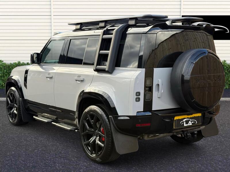 Land Rover Defender 110 view 5