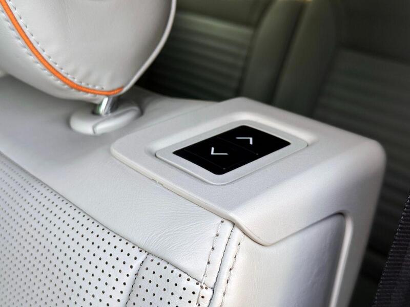 Land Rover Discovery view 34