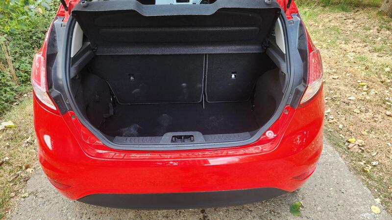 2014 Ford Fiesta — photo 11