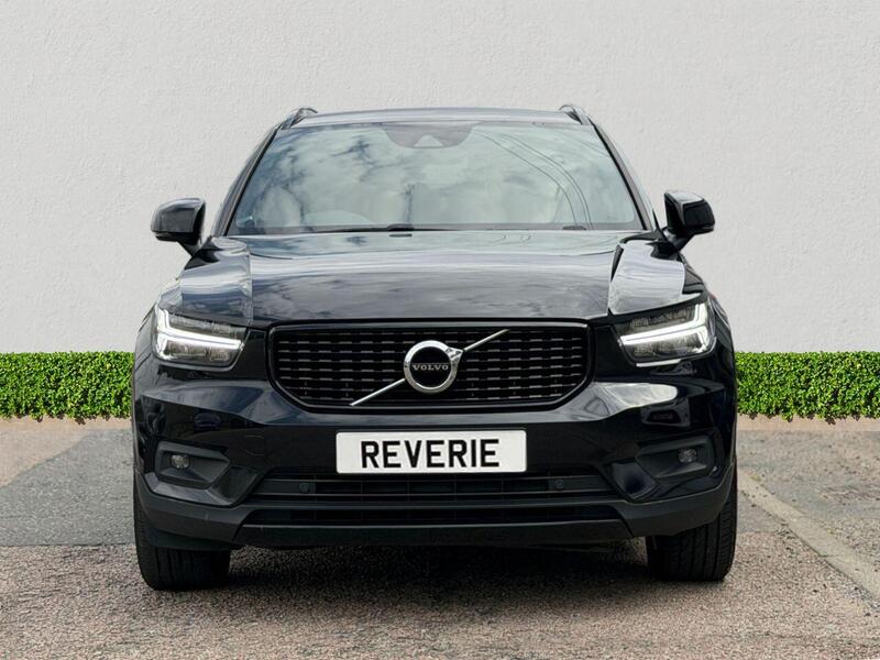 Volvo XC40 view 2